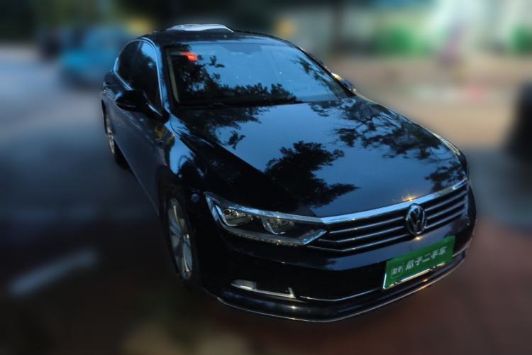 Used Volkswagen Magotan 2018 Facelift 330TSI DSG Luxury Model Front Right 45 Deg