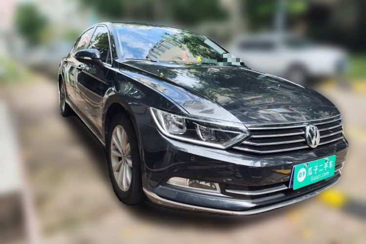Used Volkswagen Magotan 2018 330TSI DSG Luxury Model Front Right 45 Deg