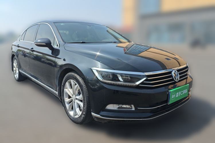 Used Volkswagen Magotan 2018 330TSI DSG Luxury Model Front Right 45 Deg