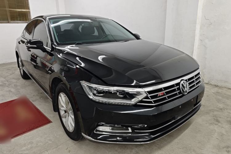 Used Volkswagen Magotan 2018 280TSI DSG Comfort Model Front Right 45 Deg