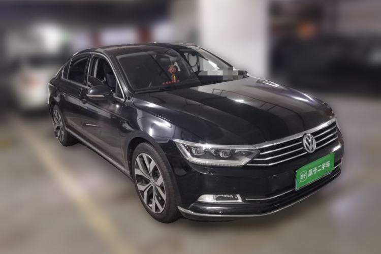 Used Volkswagen Magotan 2018 330TSI DSG Luxury Model Front Right 45 Deg