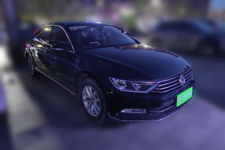 Used Volkswagen Magotan 2018 280TSI DSG Comfort Model Front Right 45 Deg