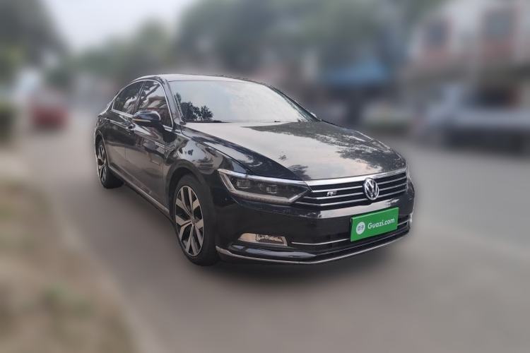 Used Volkswagen Magotan 2018 330TSI DSG Luxury Model Front Right 45 Deg