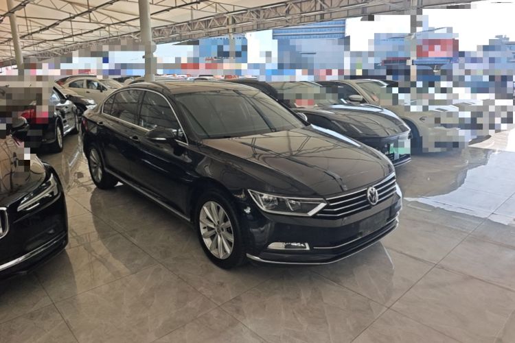 Used Volkswagen Magotan 2018 330TSI DSG Advanced Model Front Right 45 Deg