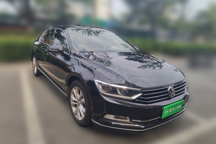 Used Volkswagen Magotan 2018 330TSI DSG Luxury Model Front Right 45 Deg