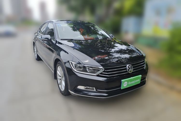 Used Volkswagen Magotan 2018 330TSI DSG Advanced Model Front Right 45 Deg