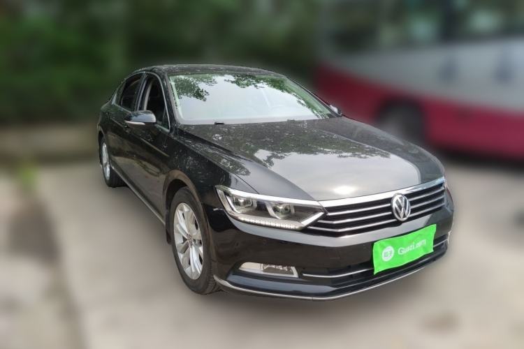 Used Volkswagen Magotan 2018 330TSI DSG Luxury Model Front Right 45 Deg