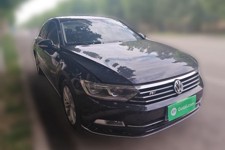 Used Volkswagen Magotan 2018 Facelift 330TSI DSG Luxury Model Front Right 45 Deg