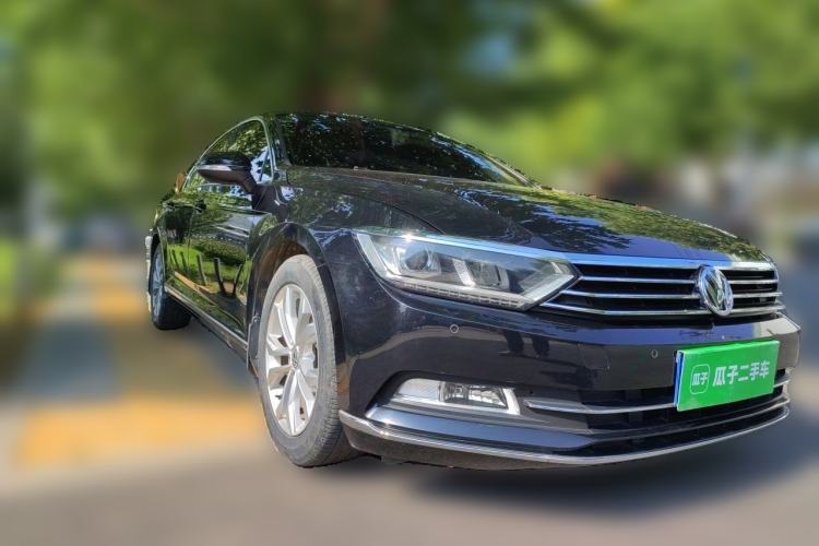 Used Volkswagen Magotan 2018 Facelift 330TSI DSG Luxury Model Front Right 45 Deg