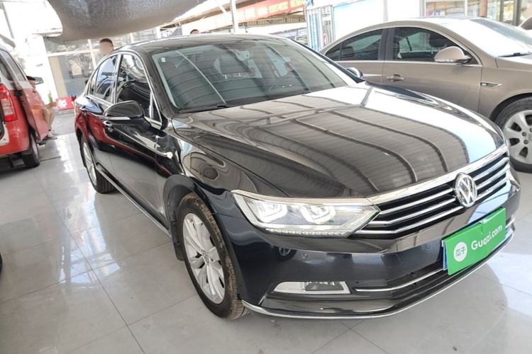 Used Volkswagen Magotan 2018 Facelift 330TSI DSG Luxury Model Front Right 45 Deg