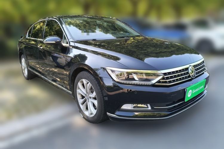Used Volkswagen Magotan 2018 330TSI DSG Luxury Model Front Right 45 Deg