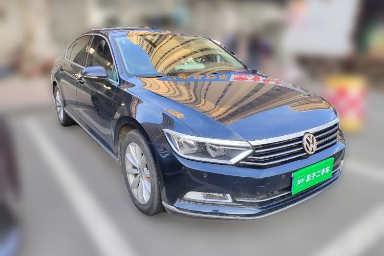 Used Volkswagen Magotan 2018 330TSI DSG Advanced Model Front Right 45 Deg