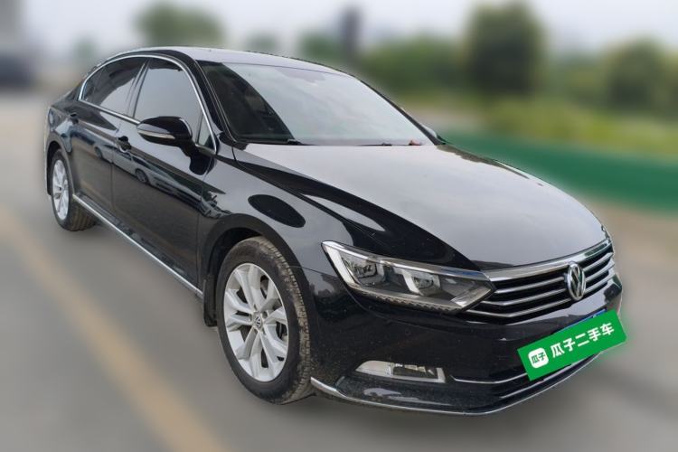 Used Volkswagen Magotan 2018 Facelift 330TSI DSG Luxury Model Front Right 45 Deg