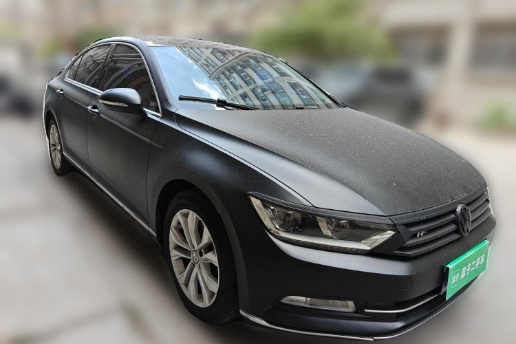 Used Volkswagen Magotan 2018 Facelift 330TSI DSG Luxury Model Front Right 45 Deg
