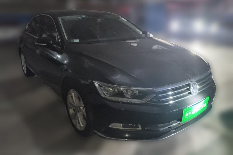 Used Volkswagen Magotan 2018 330TSI DSG Luxury Model Front Right 45 Deg