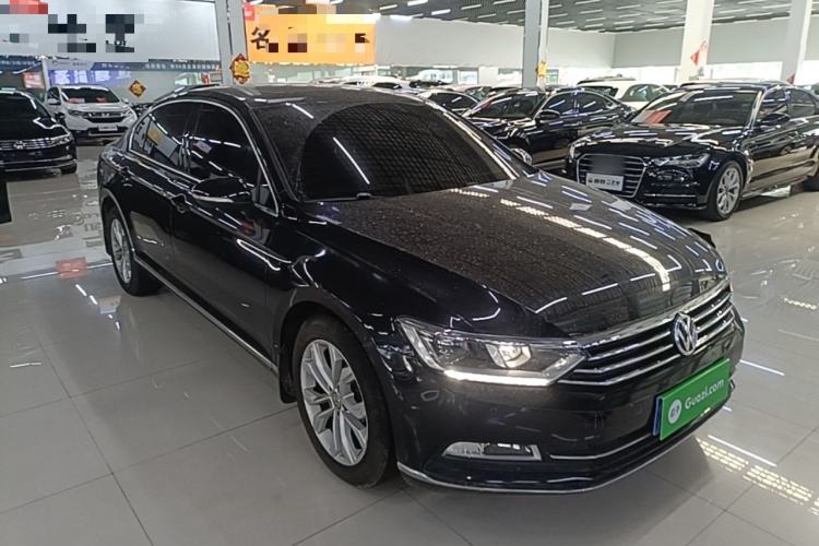 Used Volkswagen Magotan 2018 Facelift 330TSI DSG Luxury Model Front Right 45 Deg