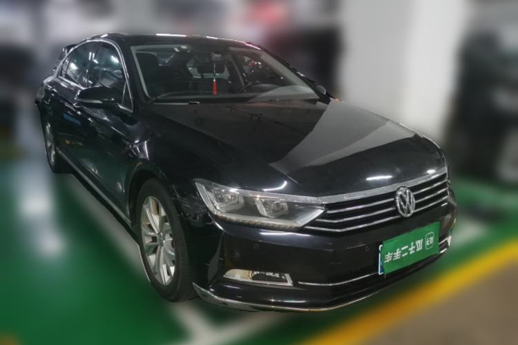 Used Volkswagen Magotan 2018 330TSI DSG Luxury Model Front Right 45 Deg