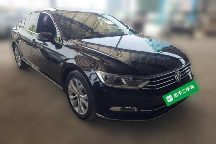 Used Volkswagen Magotan 2018 Facelift 330TSI DSG Luxury Model Front Right 45 Deg
