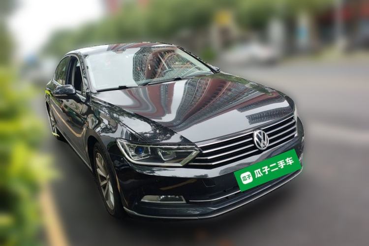 Used Volkswagen Magotan 2018 330TSI DSG Advanced Model Front Right 45 Deg