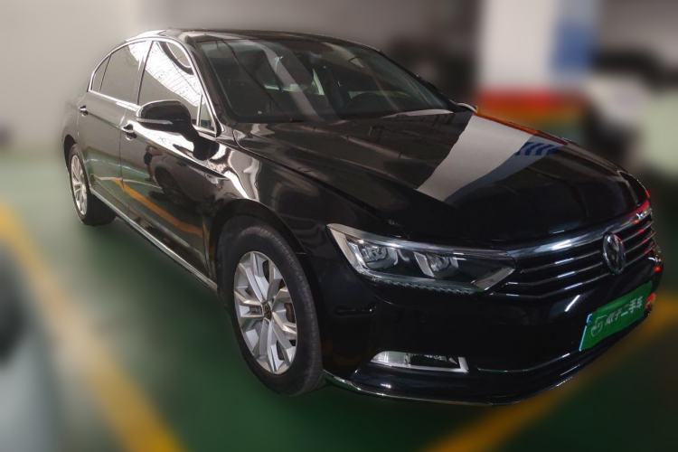 Used Volkswagen Magotan 2018 330TSI DSG Luxury Model Front Right 45 Deg