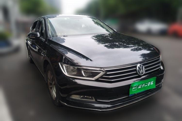 Used Volkswagen Magotan 2018 280TSI DSG Comfort Model Front Right 45 Deg