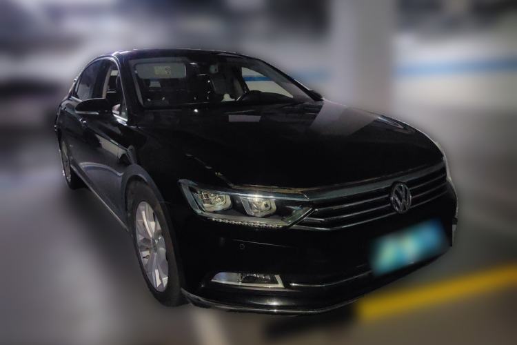 Used Volkswagen Magotan 2018 Facelift 330TSI DSG Luxury Model Front Right 45 Deg