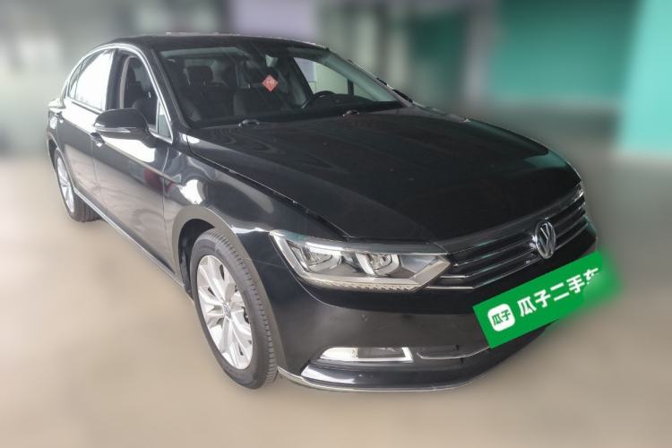 Used Volkswagen Magotan 2018 Facelift 330TSI DSG Luxury Model Front Right 45 Deg