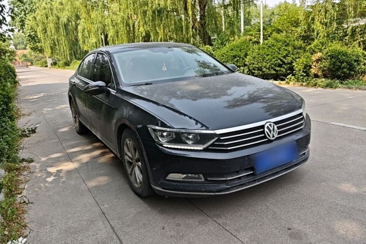 Used Volkswagen Magotan 2018 Facelift 330TSI DSG Luxury Model Front Right 45 Deg