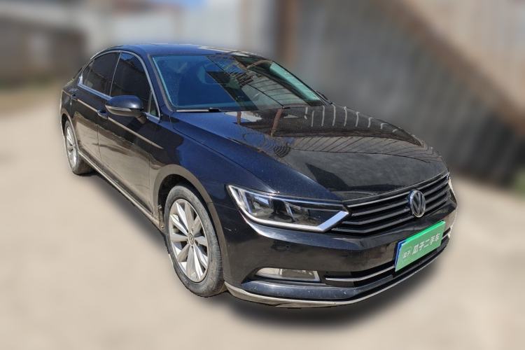 Used Volkswagen Magotan 2018 330TSI DSG Advanced Model Front Right 45 Deg