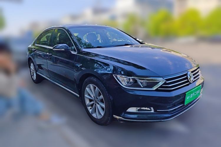 Used Volkswagen Magotan 2018 330TSI DSG Advanced Model Front Right 45 Deg