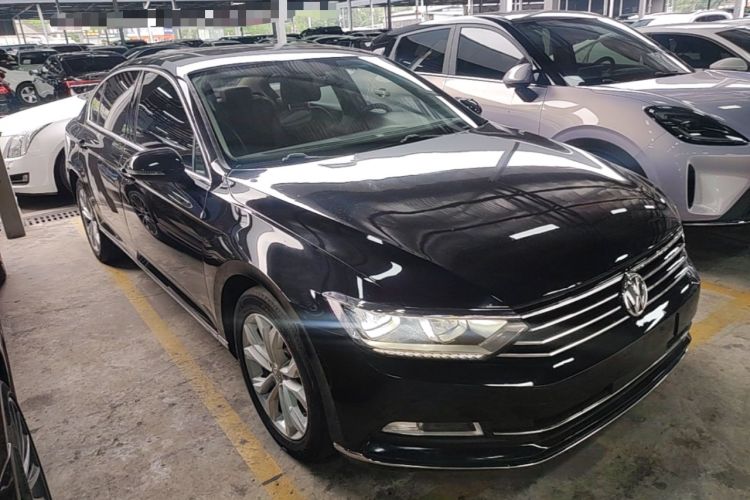 Used Volkswagen Magotan 2018 Facelift 330TSI DSG Luxury Model Front Right 45 Deg