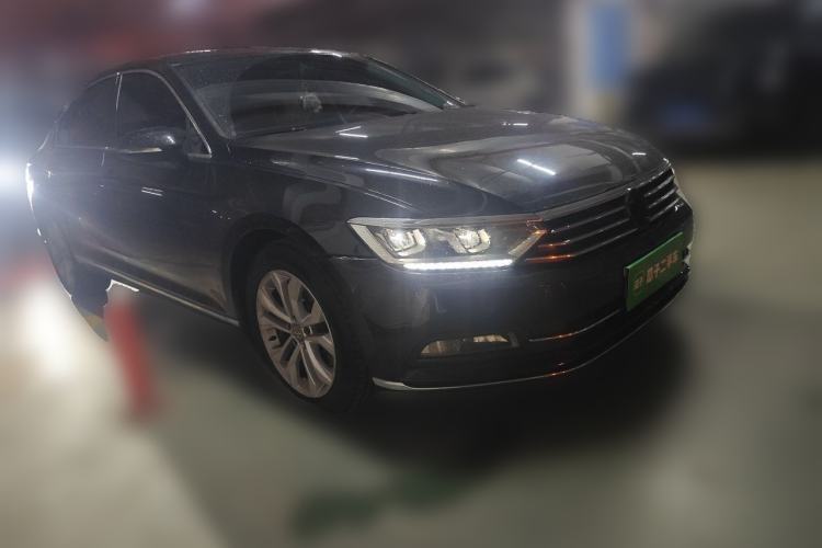 Used Volkswagen Magotan 2018 Facelift 380TSI DSG Luxury Version Front Right 45 Deg