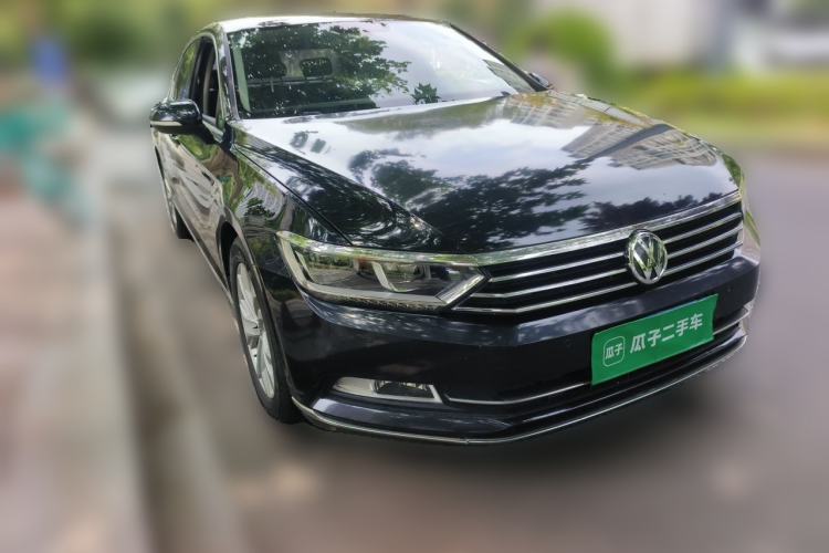 Used Volkswagen Magotan 2018 Facelift 330TSI DSG Luxury Model Front Right 45 Deg