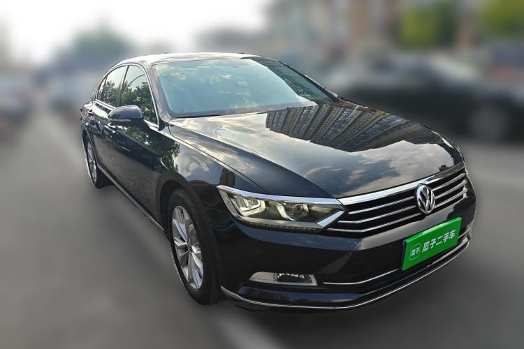 Used Volkswagen Magotan 2018 380TSI DSG Luxury Model Front Right 45 Deg