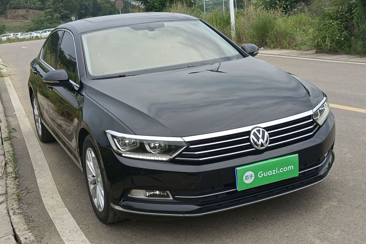 Used Volkswagen Magotan 2018 Facelift 330TSI DSG Luxury Model Front Right 45 Deg