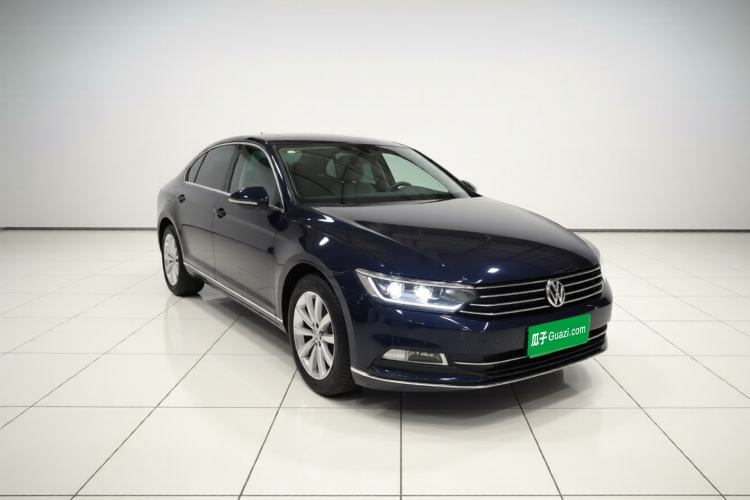 Used Volkswagen Magotan 2018 330TSI DSG Advanced Model Front Right 45 Deg