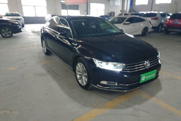 Used Volkswagen Magotan 2018 330TSI DSG Advanced Model Front Right 45 Deg