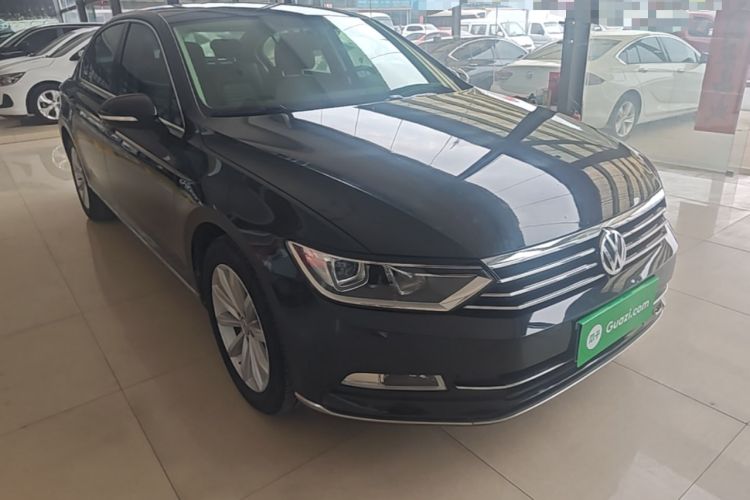 Used Volkswagen Magotan 2018 330TSI DSG Advanced Model Front Right 45 Deg