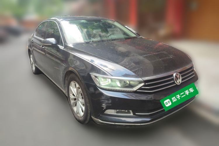 Used Volkswagen Magotan 2018 330TSI DSG Luxury Model Front Right 45 Deg
