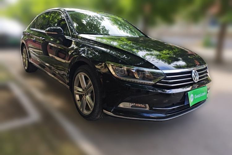 Used Volkswagen Magotan 2018 330TSI DSG Luxury Model Front Right 45 Deg