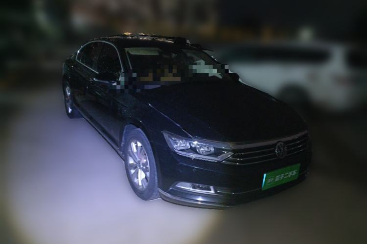 Used Volkswagen Magotan 2018 Facelift 330TSI DSG Luxury Model Front Right 45 Deg