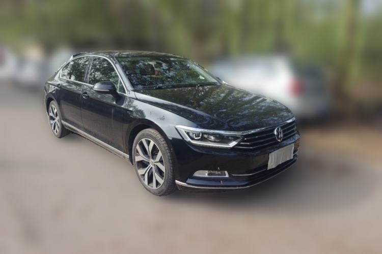 Used Volkswagen Magotan 2018 330TSI DSG Luxury Model Front Right 45 Deg