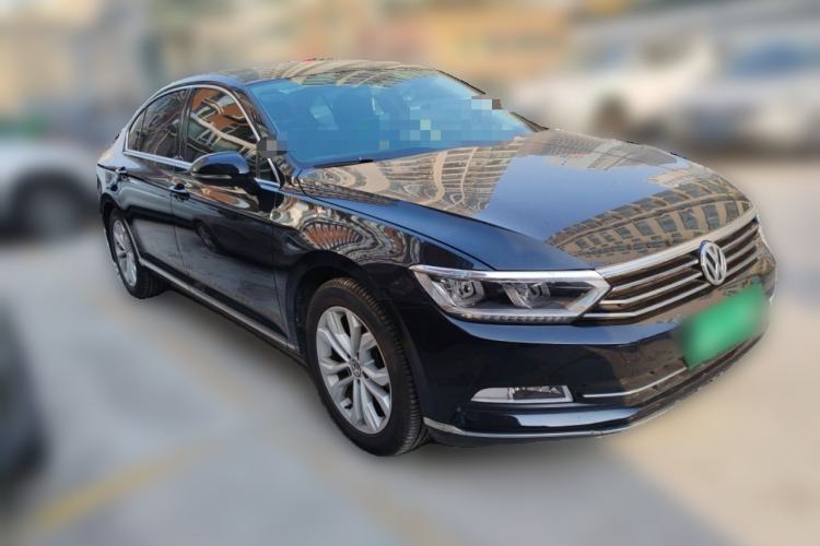 Used Volkswagen Magotan 2018 330TSI DSG Luxury Model Front Right 45 Deg