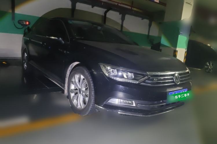 Used Volkswagen Magotan 2018 330TSI DSG Luxury Model Front Right 45 Deg