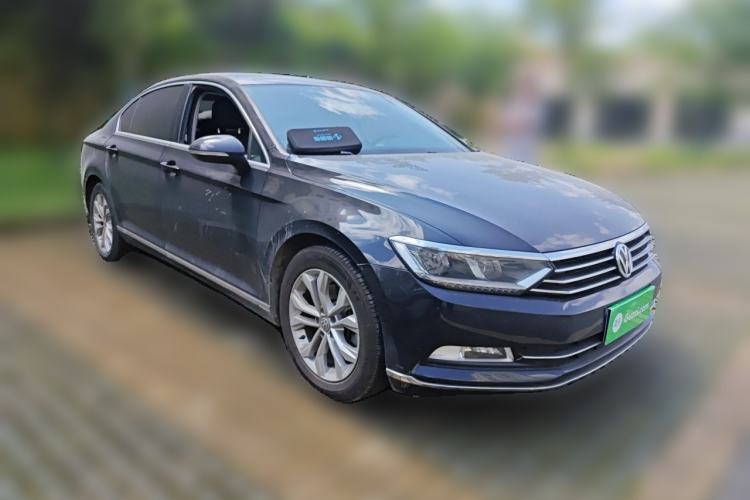 Used Volkswagen Magotan 2018 Facelift 330TSI DSG Luxury Model Front Right 45 Deg