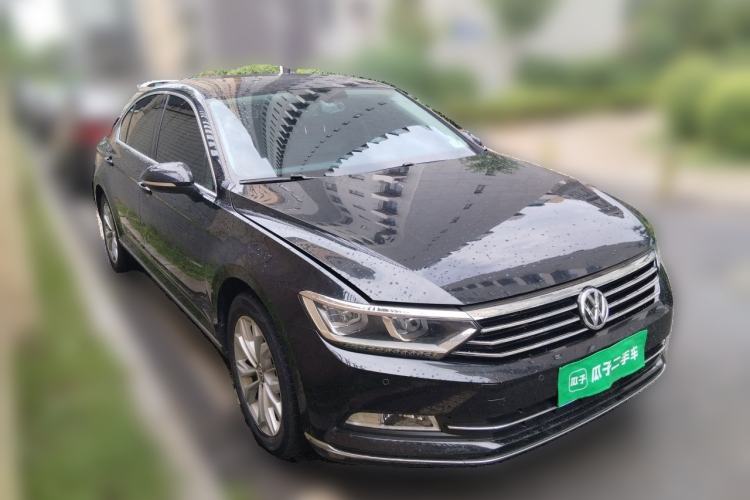 Used Volkswagen Magotan 2018 330TSI DSG Luxury Model Front Right 45 Deg