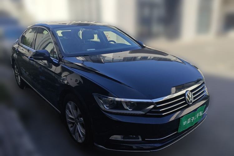 Used Volkswagen Magotan 2018 330TSI DSG Luxury Model Front Right 45 Deg