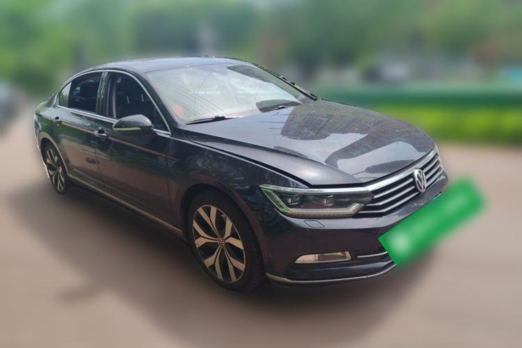 Used Volkswagen Magotan 2018 330TSI DSG Luxury Model Front Right 45 Deg