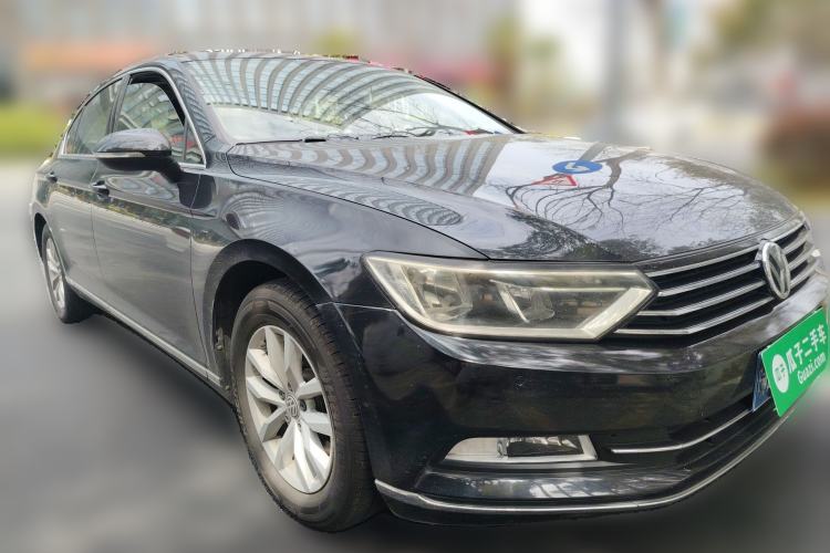 Used Volkswagen Magotan 2018 280TSI DSG Leading Model Front Right 45 Deg