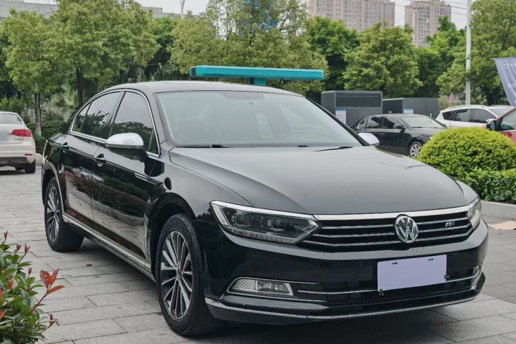 Used Volkswagen Magotan 2018 280TSI DSG Leading Model Front Right 45 Deg